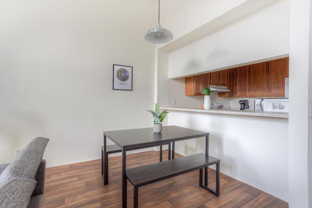 Apartment Frontdesk I River Place Apts Rivertown *