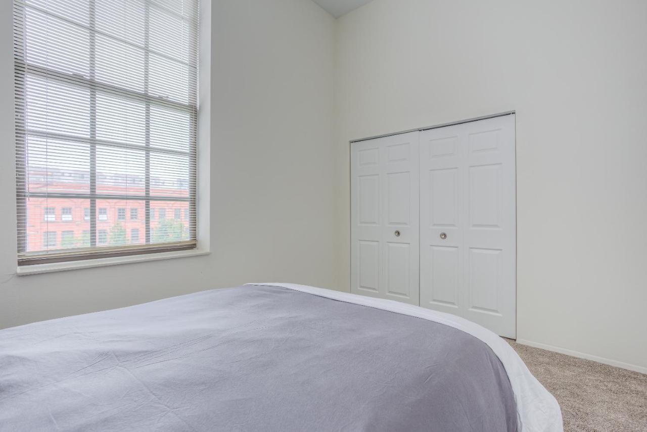 Frontdesk I River Place Apts Rivertown *