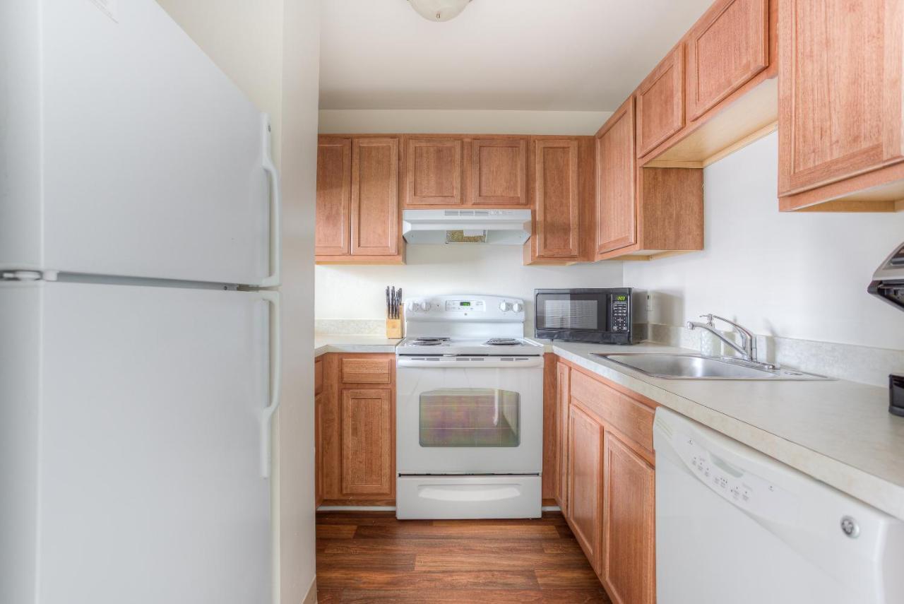 Frontdesk I River Place Apts Rivertown Apartment *