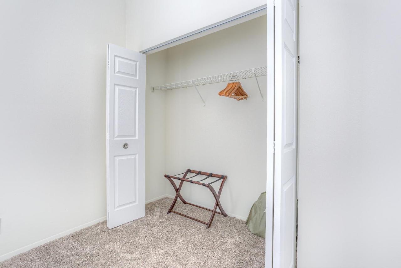 Frontdesk I River Place Apts Rivertown Detroit